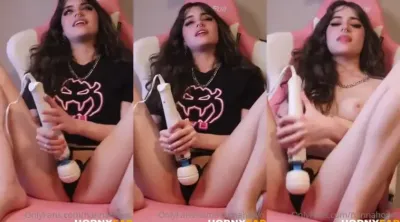 Hannahowo Solo Masturbating In Gaming Chair Onlyfans