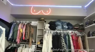 Hannah Palmer Trying sexy bikini in a