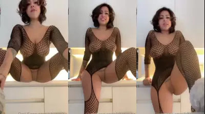 Chromita Chromiana show Pussy on livestream from Onlyfans!!