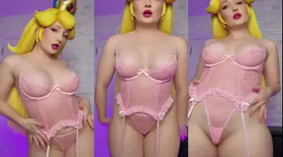 Holly Wolf Princess Peach Topless Cosplay Video
